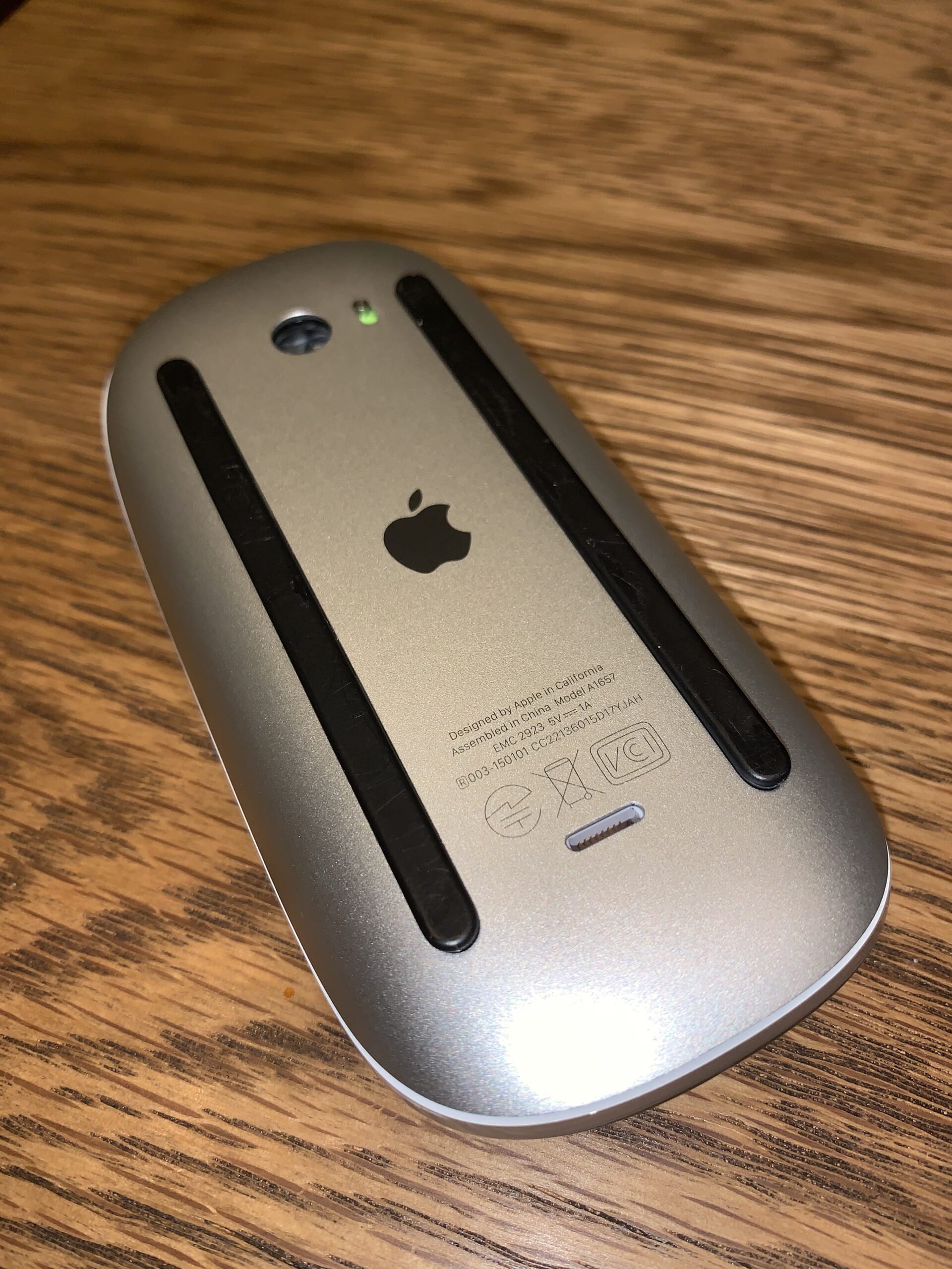 Apple Magic Mouse ホワイトは、新感覚のマウス操作レビューしてみた！